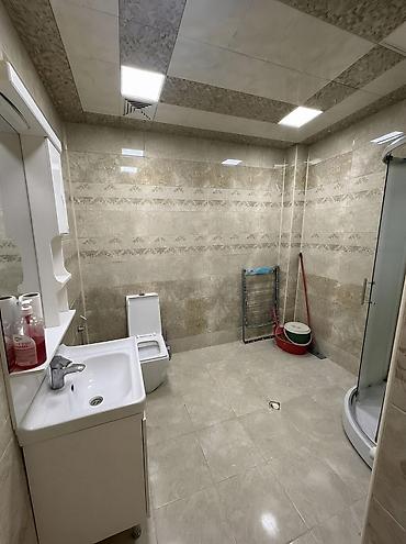 şamaxinka: 🏡 Salam, Mənzil Şamaxinkada Alibaba restoranından aşağı düşəndə Sağda — 8
