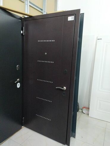 Giriş qapıları: Bu qara rəngdə olan müasir dizaynlı qapı, evinizin təhlükəsizliyini lalafo.az -da Giriş qapıları: Bu qara rəngdə olan müasir dizaynlı qapı, evinizin təhlükəsizliyini