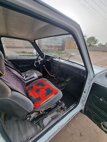жип унаа: ВАЗ (ЛАДА) 4x4 Niva: 1999 г., 1.7 л, Кол менен иштөөчү, Бензин, Универсал — 7