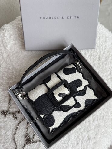 yeni lifcikler: Charles & Keith, Yeni