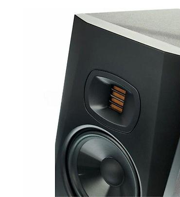monıtor: Studio monitoru "ADAM Audio T7V"ADAM Audio T7V, ADAM Audio-nun T — 2