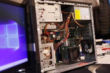 Masaüstü kompüterlər və iş stansiyaları: Yığma kompüter: Prosessor-Intel Dual Core E5800 3.2 GHz LGA 775 — 12
