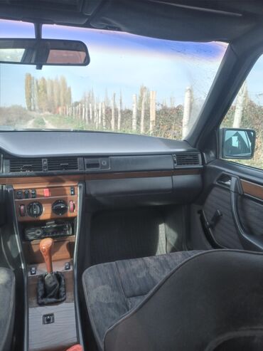 Mercedes-Benz: Mercedes-Benz E-Class: 1990 г., 2.3 л, Механика, Бензин, Универсал at lalafo.kg — 19 Mercedes-Benz: Mercedes-Benz E-Class: 1990 г., 2.3 л, Механика, Бензин, Универсал — 19