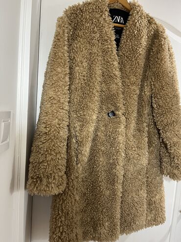 amisu kaput riblja kost: Zara teddy kaput 🧸
Veličina XS, oversized