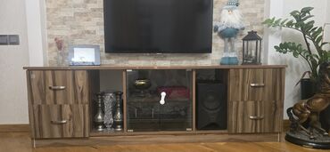 Rəflər: Düz TV altlığı, Polkalı, Laminat