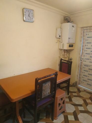 Həyət evləri və villaların satışı: Satış üçün həyət evi. Yerdən kürsili,geniş 3otaq və 1zal, əşyalarla — 18