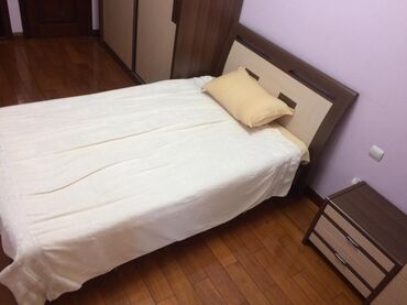 спальный гарнитур венера: Односпальная кровать, Б/у, С мягким изголовьем, длина - 208 см
