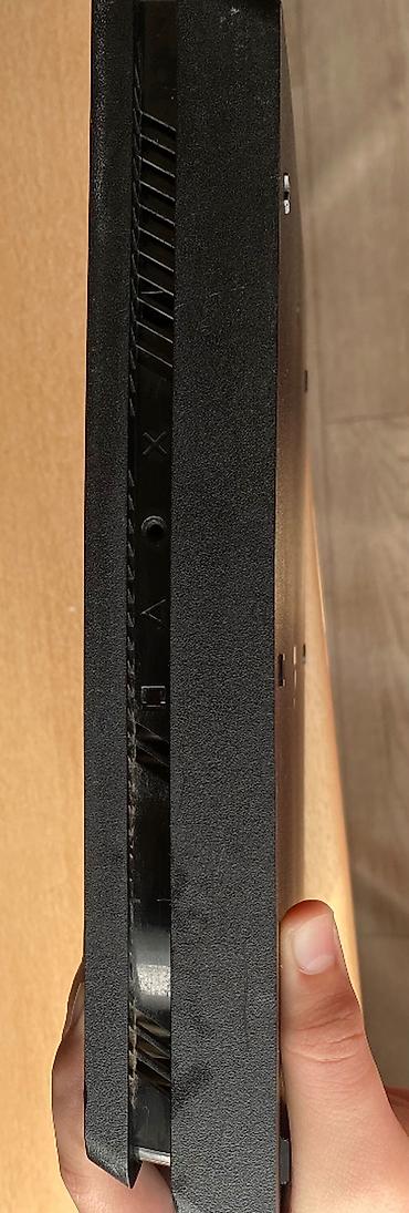 joystick ps4: PS4 Slim 500 GB satılır. ✅ 500 GB daxili yaddaş ✅ 4 ədəd joystick — 7