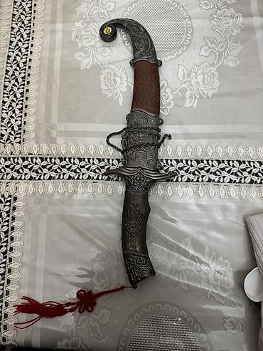 kəsik əl şəkilləri: Şərq üslublu dekorativ xəncər - Ümumi dizayn: Əlcəyi və qınında oyma — 4