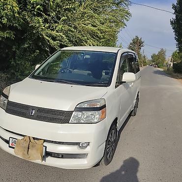 Toyota: Toyota Voxy: 2004 г., 2 л, Вариатор, Бензин, Минивэн — 14
