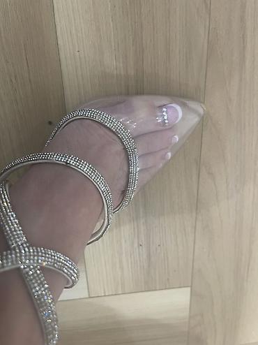 bas ortusu: Məhsul: Qadın üçün şüşə effektli (PVC) şəffaf burunlu ayaqqabı/sandal — 2