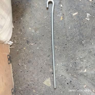Boltlar: Məhsul: Qarmaq başlı yivli çubuq (J-bolt) Təsvir: - Material — 3