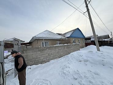 Продажа коттеджей и домов: Продаётся дом с двором и хозяйственными постройками. - Отдельно — 7