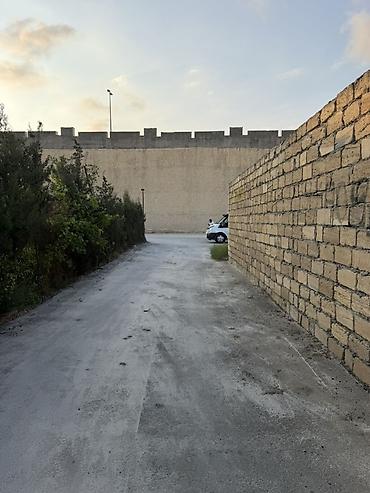 kiraye magar satilir: Salam hovsanda duz beton yolun qiraqi sosial evlerin yani umu sahesi — 3