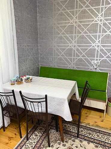 Mətbəx üçün künc dəsti - Tərkib: düzbucaqlı yemək masası, 4 metal