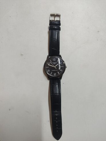 Наручные часы: Продаю часы с кожаным ремешком, показывают день месяца и часы