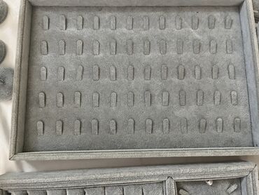 Vitrin üçün aksesuarlar: Bijuteriya üçün vitrinlər Az istifadə olunub Hamsı birlikdə 130 azn 😍 — 3