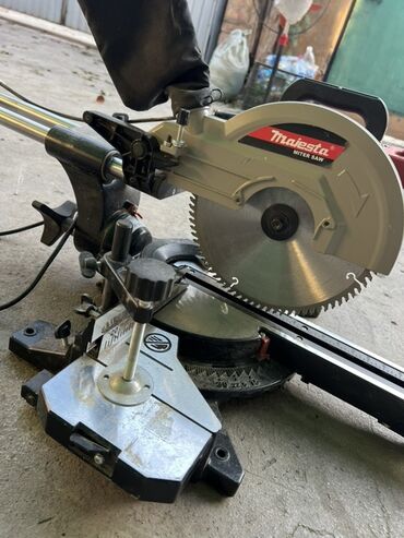 бу набор инструментов: Торцовочная пила Majesta 
В идеальном состоянии👍 
19000 окончательно