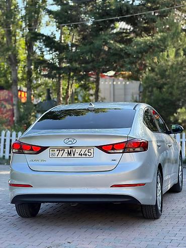 Hyundai: Hyundai Elantra: 2 l | 2017 il Sedan — 4