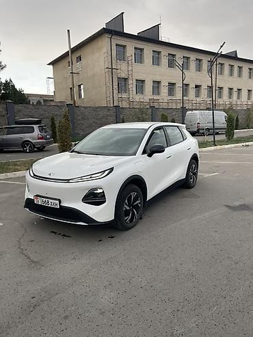 Сдаю в аренду под такси 2300 сом в день залог 30000сом 2 выходных в