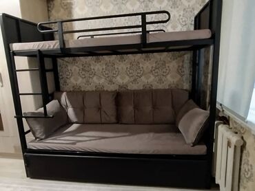 парящая кровать: Двухъярусная кровать, Б/у, Железо, С выкатной системой