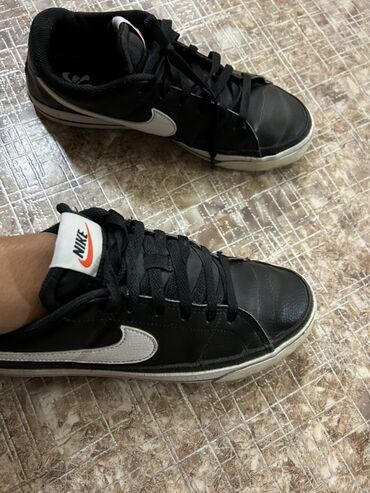 классическая обувь: Классические черные кроссовки Nike оригинал