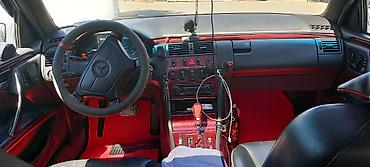 mercedes benz 208 d: Mercedes-Benz E 240: 2.4 l | 1999 il Sedan — 5