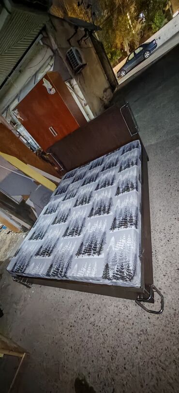 Ev üçün digər mebel: İkinəfərlik çarpayı, Matras ilə