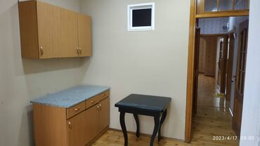 Uzunmüddətli kirayə mənzillər: Ev remontdan yeni cixib 4 ay boş qalib cemi. Ev esyasiz verilir, Su — 3