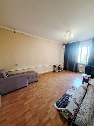 тоголок молдо фрунзе: 2 комнаты, 50 м², 3 этаж, Старый ремонт
