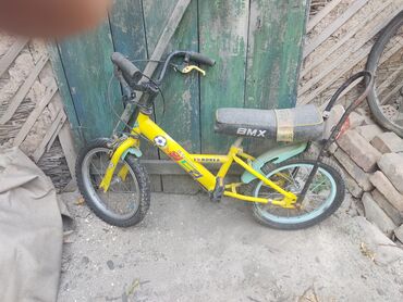 велосипедные покрышки: Два велосипеда. 1) Детский велосипед BMX-стиля: - Рама маленького