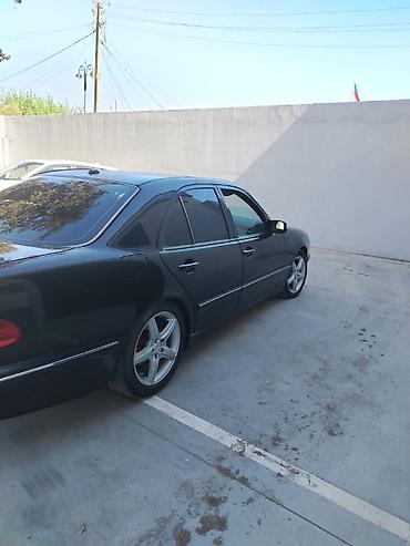 Mercedes-Benz: Mercedes-Benz E-Class: 3.2 l | 2002 il Sedan — 4