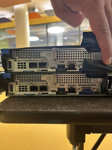 Serverlər: Quanta Computer Inc. şirkətinin istehsalı olan bu server, böyük həcmdə — 6
