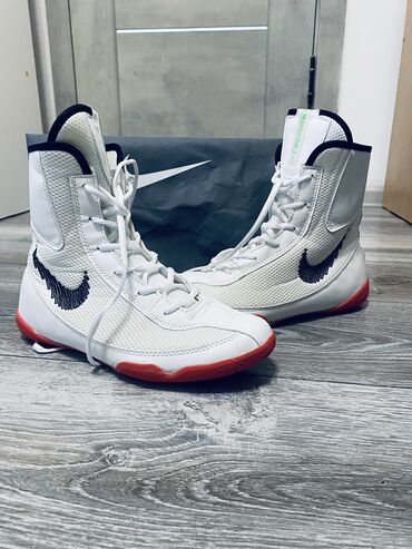 дождевики для обуви: Мужские кроссовки, 39.5, Nike, Б/у, цвет - Белый