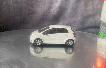 Avtomobil modelləri: Toyota, 2010 il, 1:43, Dəmir, Ödənişli çatdırılma