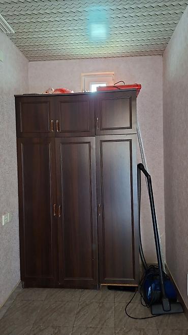 paltar dolablar: Qapılı taxta dolab - Material: tünd rəngli MDF/laminat taxta - — 1