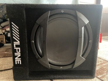 корпус комп: Автомобильный сабвуферный комплект Alpine в закрытом корпусе. Состав