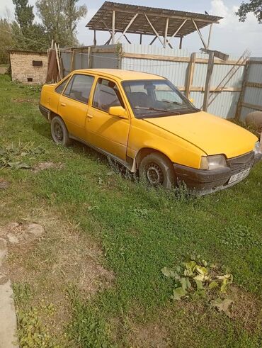 Opel: Продается автомобиль Opel Kadett в желтом цвете. Это надежный и