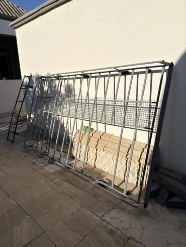 işlenmiş kubik: İşlənmiş Dəmir Həyət darvazası, Siyirmə, Mexaniki, Şəbəkə ilə, rəng - Boz, Kredit yoxdur