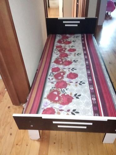 tek neferlik yataq mebeli: Tək nəfərlik çarpayı - Ölçü: təxmini 90×190 sm (standart tək — 1
