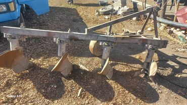 двух мостовой тягач: Навесной плуг для трактора, четырехкорпусный