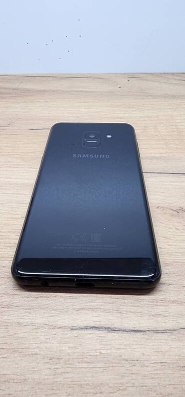 телефоы: Samsung Galaxy A8, Колдонулган, 32 ГБ, түсү - Кара, 2 SIM