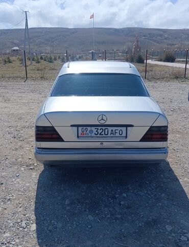 бмв е24: Mercedes-Benz W124: 1993 г., 2.2 л, Механика, Бензин, Седан