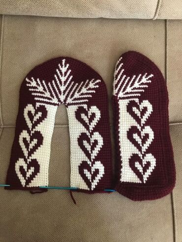 Dəstlər: Məhsul: Əl işi toxunma dəsti və naxışlı corab/başmaqlar Təsvir: - — 5