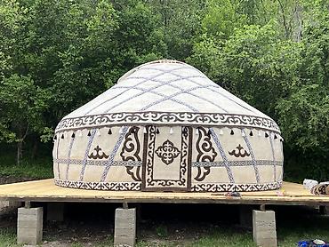 Аренда юрт: Аренда юрты, Каркас Деревянный, 85 баш, Стол, С полом, Казан — 1