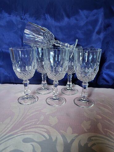 Čaše: Case nove italijanske za vino. 80,90te. Case komada 6 u — 1