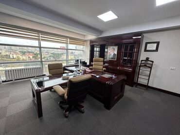 Ofislər: Xətai metrosunun arxası, 12 mərtəbəli plazanın 12 ci mərtəbəsində — 1