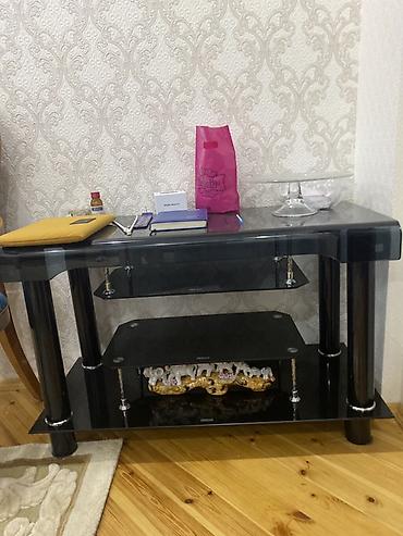 şüşe stol: Qara şüşə TV/mediya masası - Material: parlaq temperli qara şüşə — 2