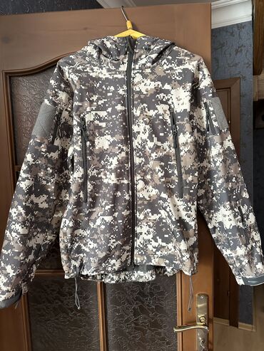 охотничья одежда: Продается охотничья мужская куртка. Размер 54. Цена 5000 сом