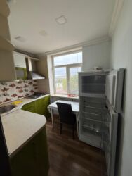 Mənzillər: Bileceride ploşada yaxin daxili qosunlara yaxin 5/4 mertebesinde 3